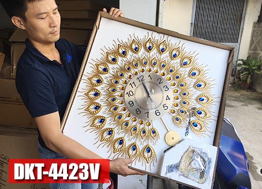 Đồng hồ treo tường trang trí chim công DKT4423V